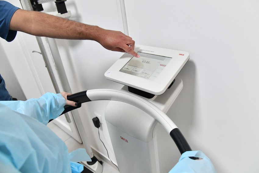 Na osnovu laboratorijskih analiza i merenja sastava tela metodom bioimpedance, radi se analiza podataka o telesnoj masi, o procentu skeletnih mišića, visceralnih masnoća, ukupnih masnoća..