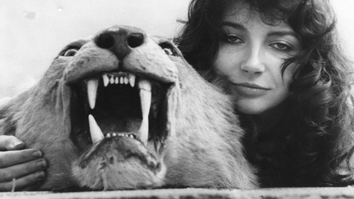 "Mistraldespair" to tytuł drugiego teledysku promującego nowy album Kate Bush "50 Words For Snow". Zimowa, muzyczna opowieść piosenkarki ukazała się na płycie 21 listopada.