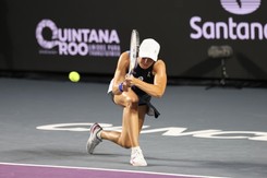 Iga Świątek atakuje na korcie i poza kortem. Spór z WTA wisi w powietrzu [FELIETON]