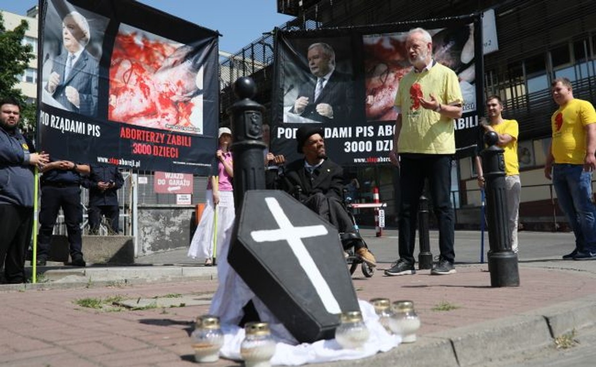 Pikieta "obrońców życia" na Nowogrodzkiej