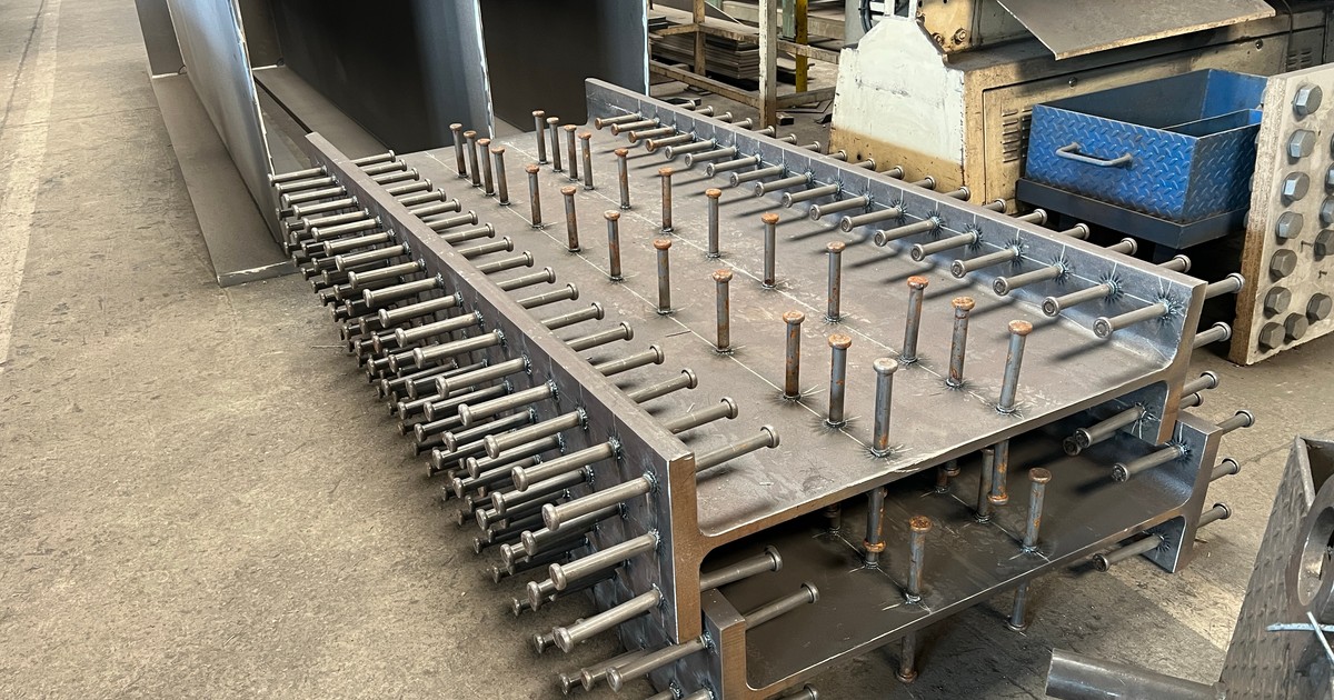 Tak powstają elementy kładki nad Widawę