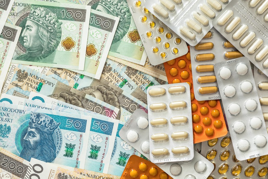 Firmy farmaceutyczne mogą zaliczyć pandemiczny 2020 rok do udanych. Łączne przychody 100 największych przedsiębiorstw z branży – wyniosły ponad 104,6 mld zł. Eksperci przewidują, że w ciągu pięciu lat branża wzrośnie o około 26 proc., co daje rocznie ponad 5 proc.