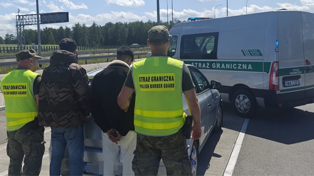 Przemytnicy migrantów do Polski zmienili strategię. Trzy razy więcej prób