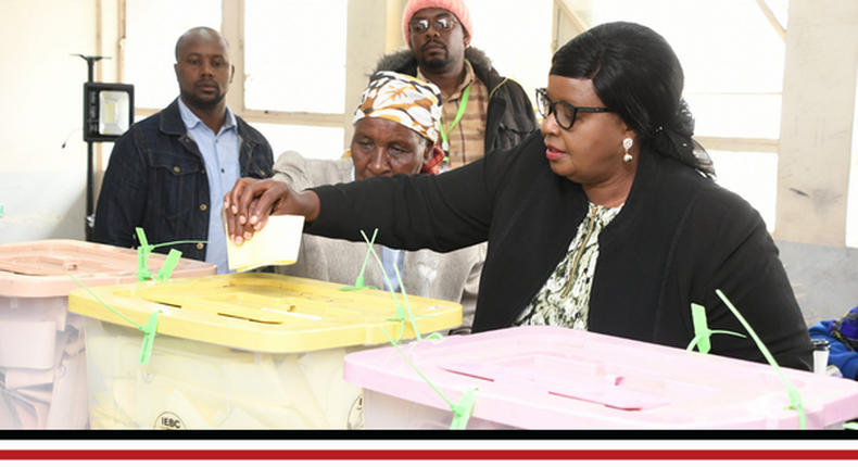 Nairobi senate aspirant Bishop Wanjiru impresses Kenyans by helping her mum vote at Kenya Polytechnic, Starehe Constituency