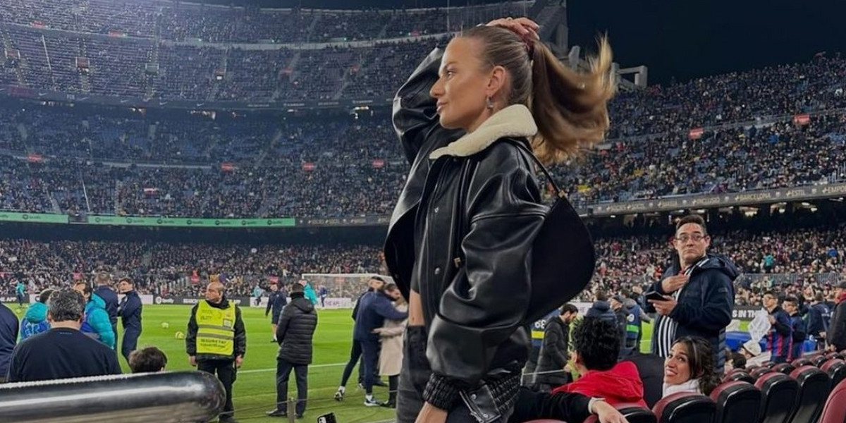 Anna Lewandowska na trybunach Camp Nou. Elegancka stylizacja naszej rodaczki na meczu Barcelony. 