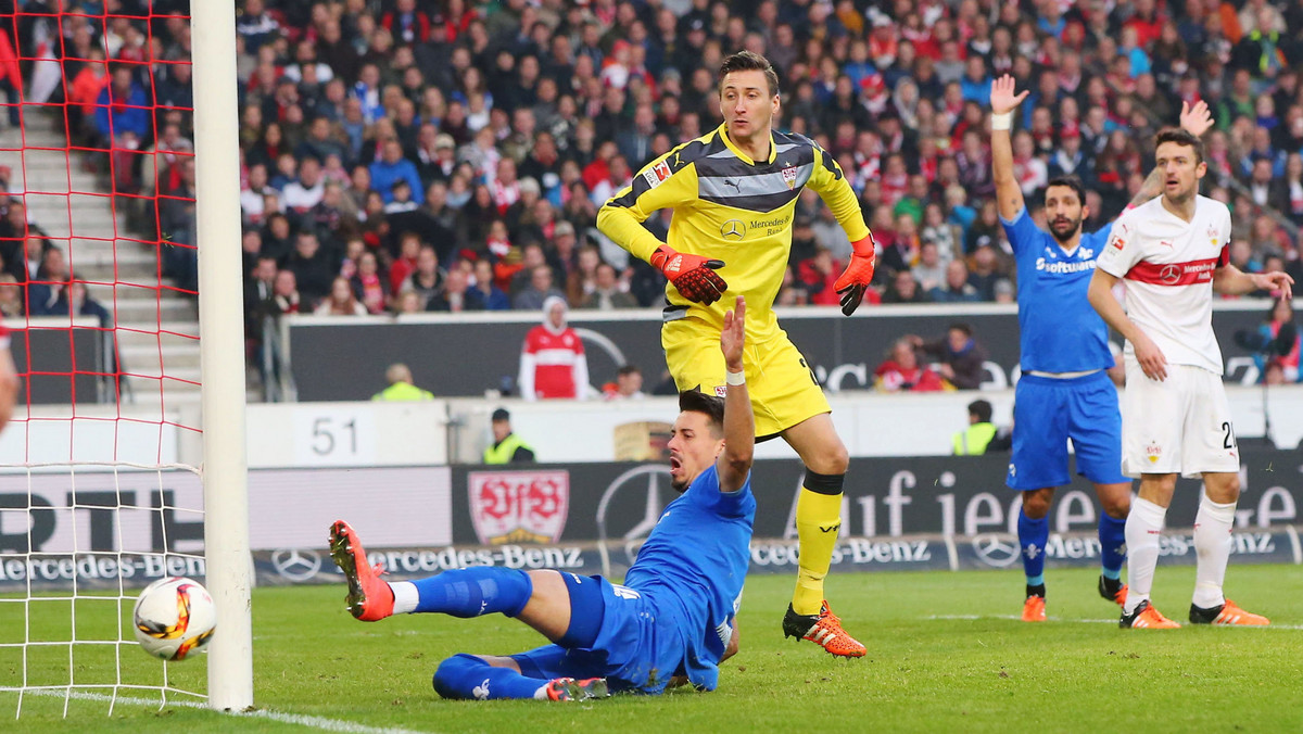 Przemysław Tytoń był, zdaniem dziennikarzy niemieckiego "Kickera", najlepszym zawodnikiem VfB Stuttgart w wygranym przez ten zespół 2:0 spotkaniu przeciwko beniaminkowi Bundesligi, SV Darmstadt. Pozostali Polacy wypadli przeciętnie.