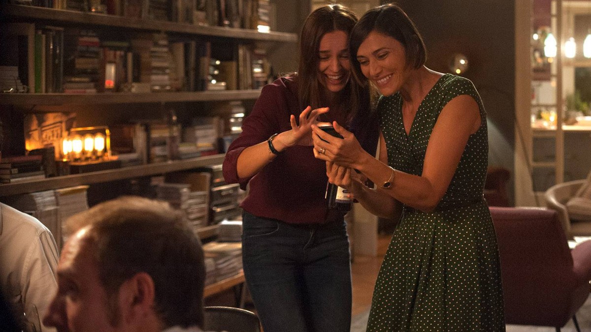 "Dobrze się kłamie w miłym towarzystwie"