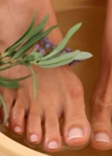 Jak leczyć pęcherze na stopach i zapobiegać ich powstawaniu? | Ofeminin
