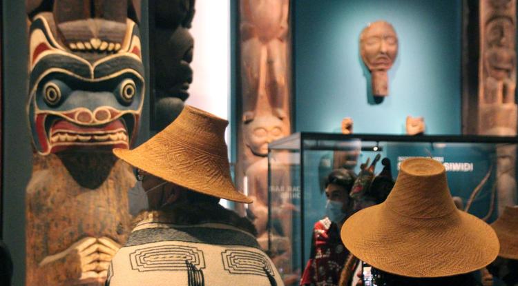 Amerikai őslakosokat bemutató kiállítás az Amerikai Természettudományi Múzeumban