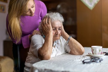 demencia jelei tünete humor beszéd kommunikáció kényszeres viselkedés