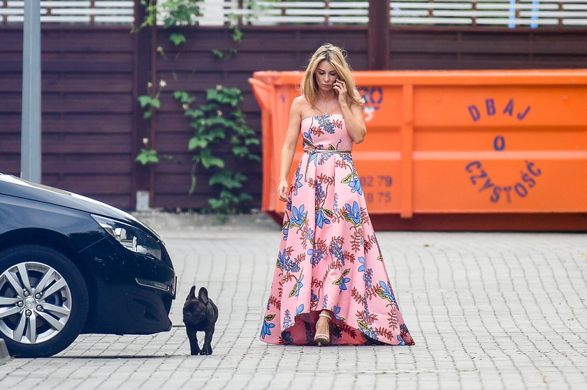 Małgorzata Rozenek na spacerze z psem