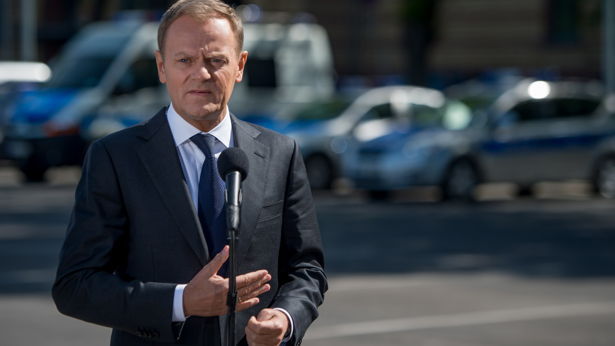 - Policja jest dobrze przygotowana do rozwiązywania ewentualnych protestów podczas Euro 2012 - zapewnił Donald Tusk, który z "gospodarską" wizytą odwiedza polskie miasta. Warszawski sąd aresztował dwóch podejrzanych w związku z korupcją w tzw. infoaferze. Facebook zadebiutował na pozagiełdowym rynku nowych technologii Nasdaq. Izrael otrzymał od USA 70 milionów dolarów na budowę swego systemu obrony antyrakietowej. Sprawdź, co jeszcze wydarzyło się w piątek w Polsce i na świecie!