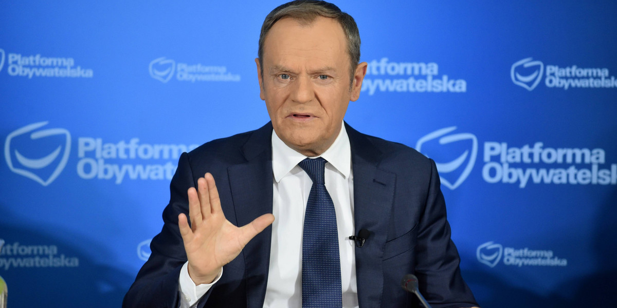 Donald Tusk postanowił przejść do ofensywy, mobilizując polityków Koalicji Obywatelskiej do ciężkiej pracy.