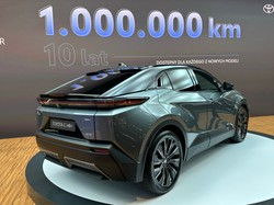 Rekord od 26 lat. Tyle pensji kosztuje nowe auto. Toyota sprzedaje ich 459 dziennie