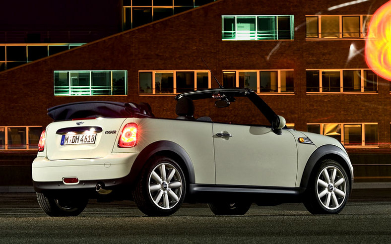 Detroit 2009: premiera światowa Mini Cabrio