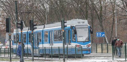 Linie specjalne w gotowości! Tak dojedziesz na cmentarze w Krakowie