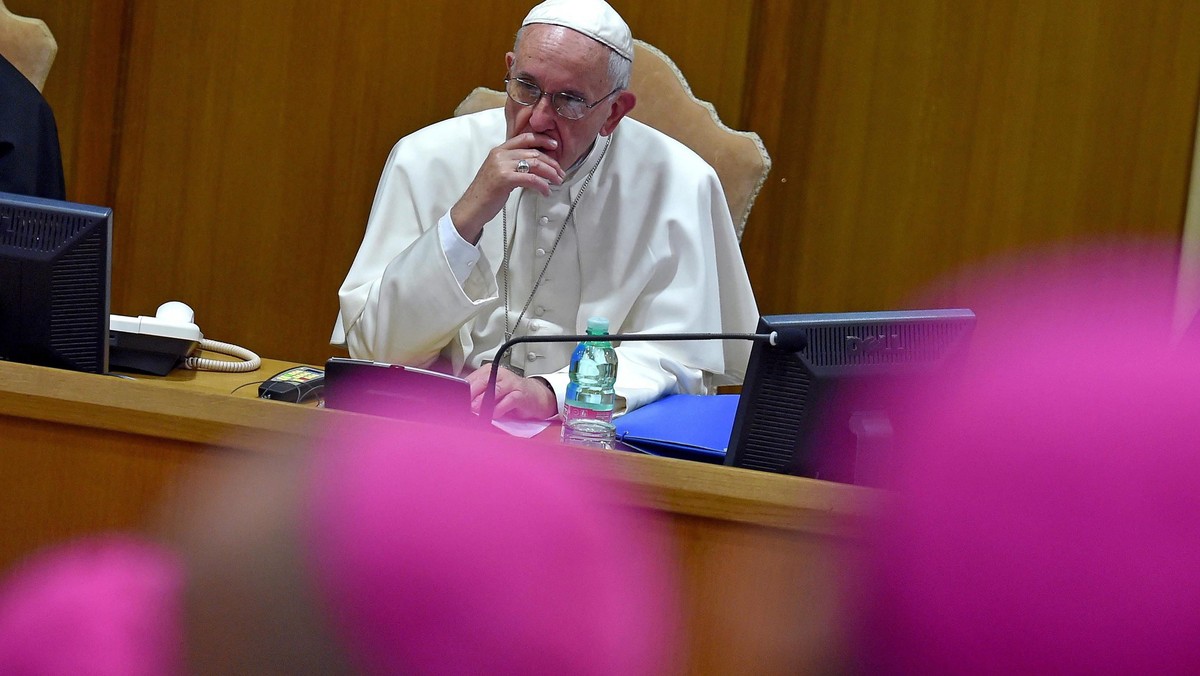 Papież Franciszek zaapelował dzisiaj uczestników synodu na temat rodziny o "apostolską odwagę" i "ewangeliczną pokorę". W przemówieniu otwierającym obrady mówił, że synod nie jest parlamentem, a Kościół nie jest muzeum.