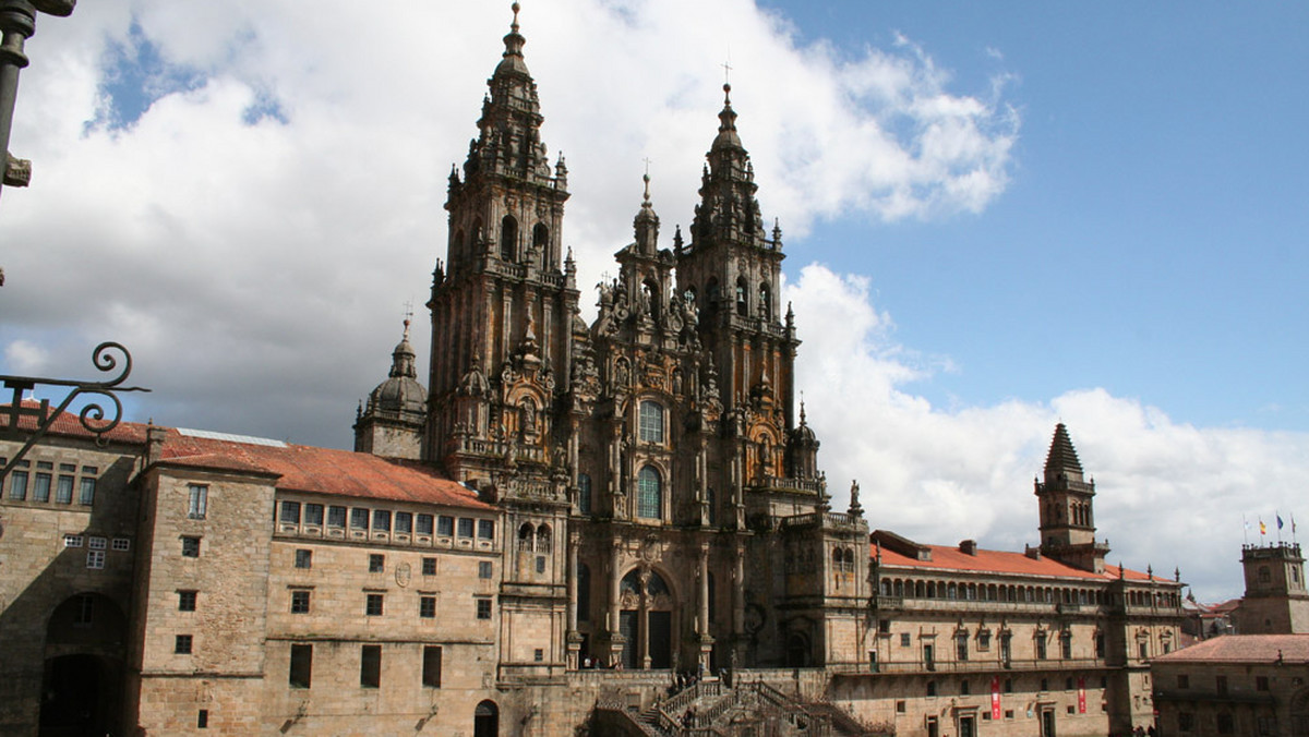 Słynny Kodeks papieża Kaliksta zniknął z katedry w Santiago de Compostela - poinformowała w czwartek hiszpańska policja. Kodeks, zwany także Księgą św. Jakuba, uważany jest za pierwszy przewodnik po trasie pielgrzymki szlakiem tego świętego.
