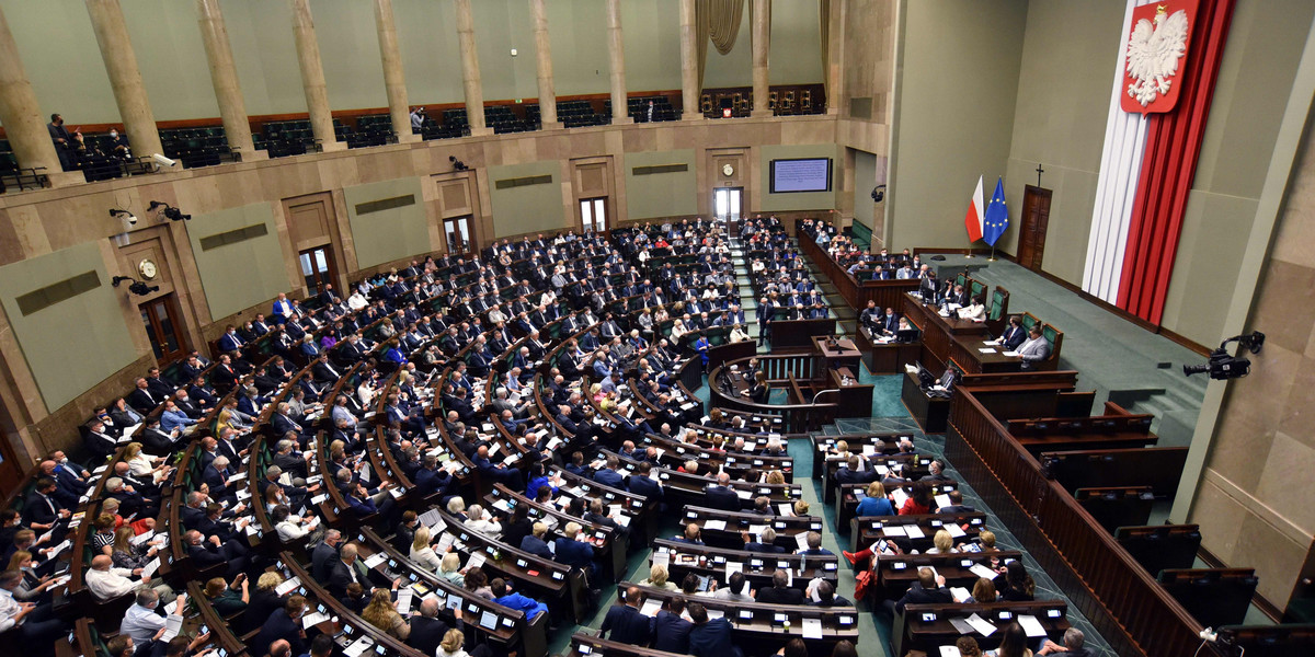 Hołownia może ubiegać się o pierwsze miejsce w wyścigu po władzę. 