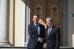 Szef MSZ Chin wezwał Polskę do wspólnego sprzeciwu wobec nadużywania ceł