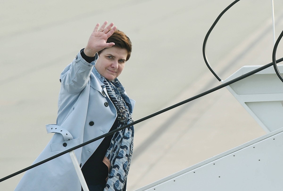 Beata Szydło na warszawskim lotnisku przed wylotem. Premier weźmie udział w szczycie Unii Europejskiej w Brukseli