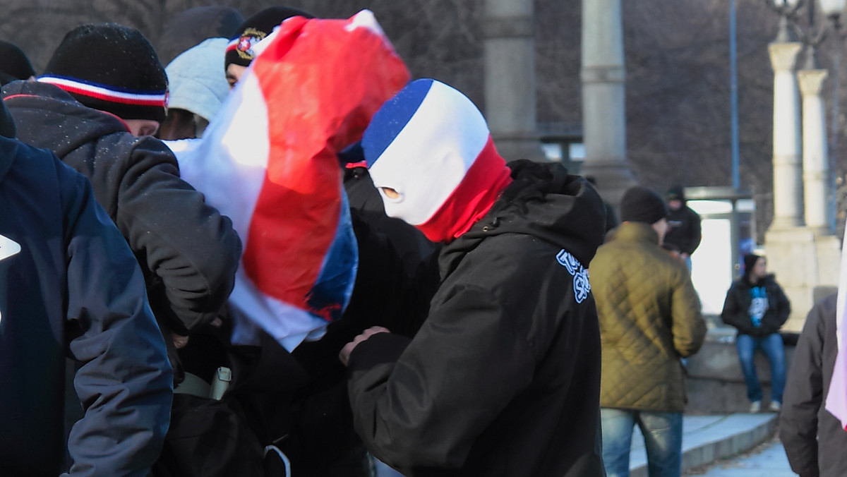 Do Sejmu trafił prezydencki projekt zmian w Prawie o zgromadzeniach - poinformowała szefowa Biura Prasowego Kancelarii Prezydenta Joanna Trzaska-Wieczorek. Projekt dotyczy zakazu zakrywania twarzy podczas demonstracji.