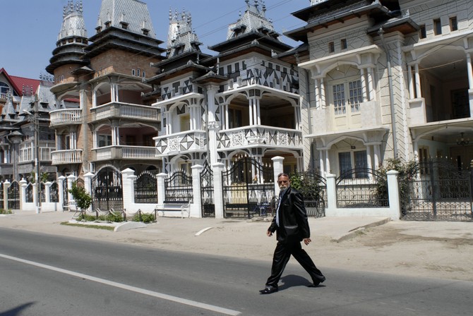 Ovako izgleda "bogato" romsko selo koje zovu romski Monako