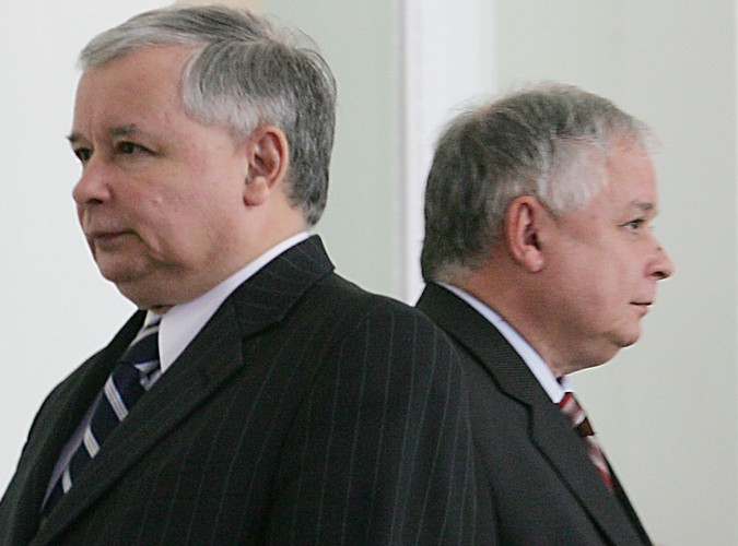Lech Kaczyński był o 1 cm wyższy od brata. Jarosław mierzy 167 cm