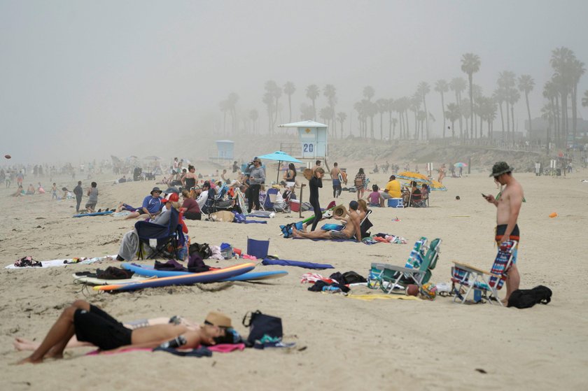 Plaża Huntington City w Kalifornii podczas epidemii koronawirusowej