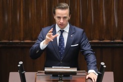 Bosak: PiS łamie swoje obietnice o ustawie chroniącej uczniów przed LGBT