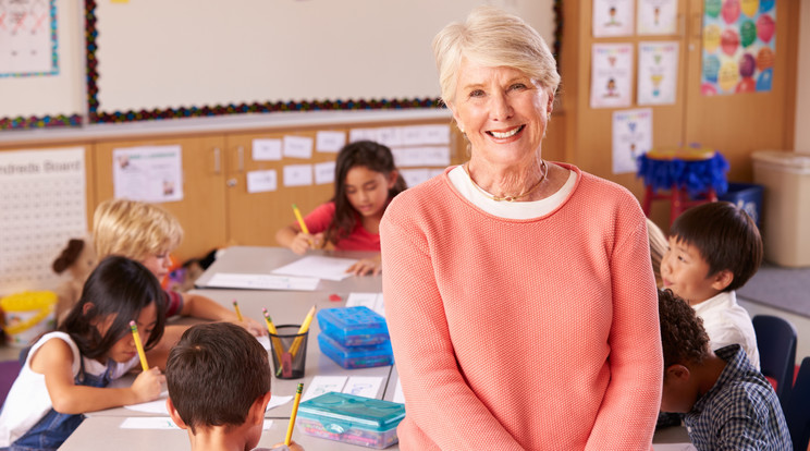 Megkapják végrre fizetéskülönbözetüket a béremelésből jogellenesen kimaradt nyugdíj előtt álló tanárok / Illusztráció: Shutterstock