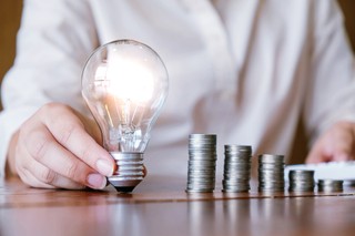 Samorządy chcą oszczędzać energię. Zapędy gmin utrudnia prawo