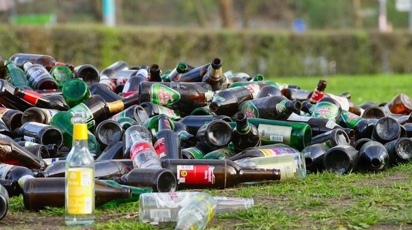 Tylko niewiele ponad połowa opakowań szklanych trafia w Polsce do recyklingu, podczas gdy w Unii Europejskiej jest to aż 70 proc.