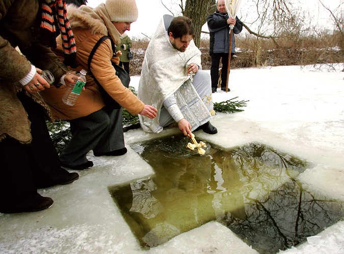 Świeto Chrztu Pańskiego zwane zwyczajowo świętem Jordanu.  Uroczystość w parafii prawosławnej w Sławatyczach celebrowane przez ks Michała Wasilczyka