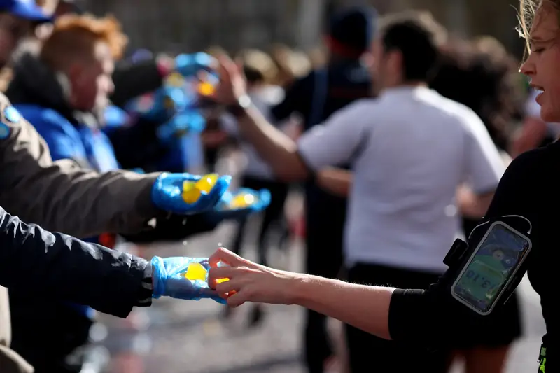 Pojemniki Ooho podczas maratonu w Londynie