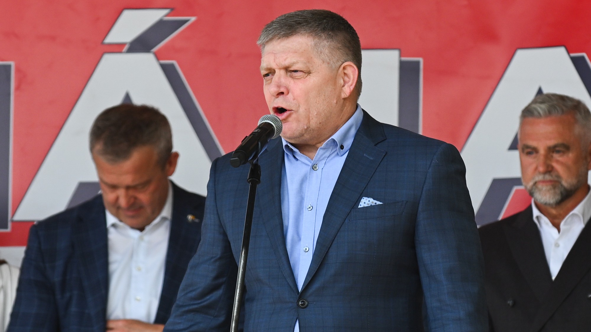 Predseda strany SMER-SD Robert Fico počas celoslovenských osláv 1. mája v Bánovciach nad Bebravou. 