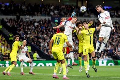 Bramkarz Villarreal największym pechowcem 1. kolejki Ligi Mistrzów. Wrzucił sobie piłkę do siatki