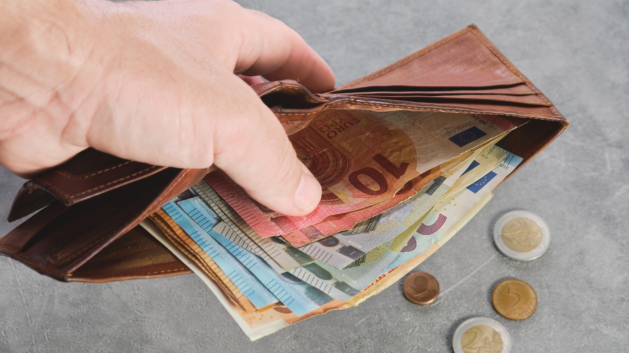 Slováci míňajú peniaze úplne inak než pred pár rokmi.