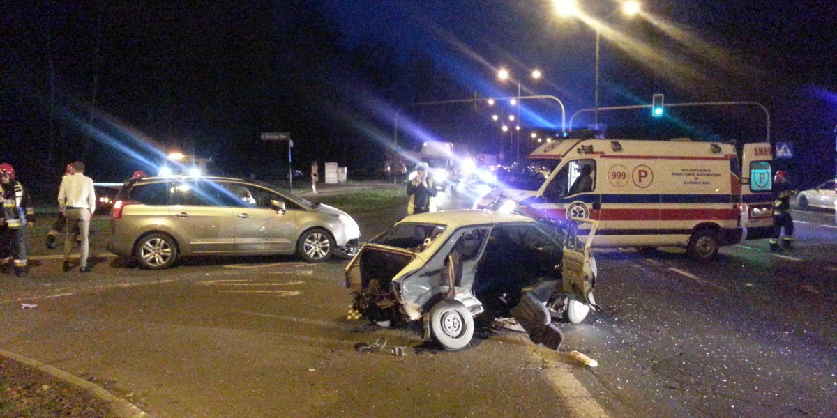 Katowice. Zderzenie bmw z maluchem na trasie DK 86 w rejonie Giszowca 