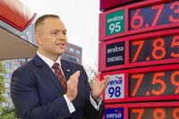Karol Nawrocki skierował ustawę o cenach paliw do TK. Ekspert: to ruch propagandowy