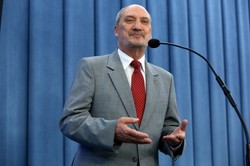 Będzie publiczny sąd nad Macierewiczem? Tusk zmienia zdanie ws. komisji śledczej