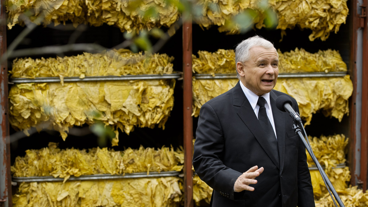 Prezes PiS Jarosław Kaczyński zaapelował dzisiaj do premiera Donalda Tuska, aby przekonał przedstawicieli Europejskiej Partii Ludowej (EPP), m.in. kanclerz Niemiec Angelę Merkel, do poparcia wydobycia gazu łupkowego w Polsce.