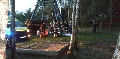 Groza na obozie letnim. Ośmioro dzieci spadło z wieży widokowej