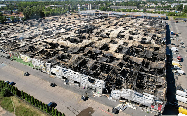 Spalony kompleks handlowy Centrum Marywilska 44 w Warszawie