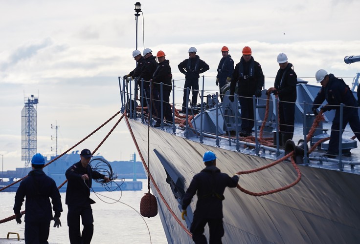 Łącznie ćwiczyć będzie 4 tysiące żołnierzy, 40 okrętów oraz samoloty i śmigłowce. <br>Okręt Okręt ORP 'Kaszub' wychodzi w morze na międzynarodowe ćwiczenia 'Northern Coasts 2015' <br><br>fot. (aw/zuz) PAP/Adam Warżawa