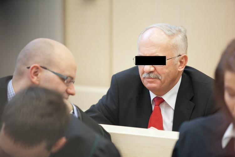 <b>Henryk Stokłosa</b>

Senator i biznesmen został skazany w 2013 roku na osiem lat więzienia za korupcję. Od stycznia 2007 roku był ścigany europejskim nakazem aresztowania. Na jego podstawie został aresztowany w listopadzie tego samego roku w Hamburgu podczas rutynowej kontroli drogowej.