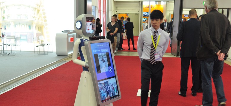 Tańczące roboty, odkurzacze do okien i złote słuchawki. Najdziwniejsze gadżety z Berlina