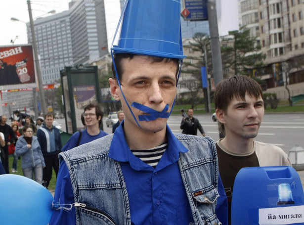 W Rosji polują na niebieskie wiaderka