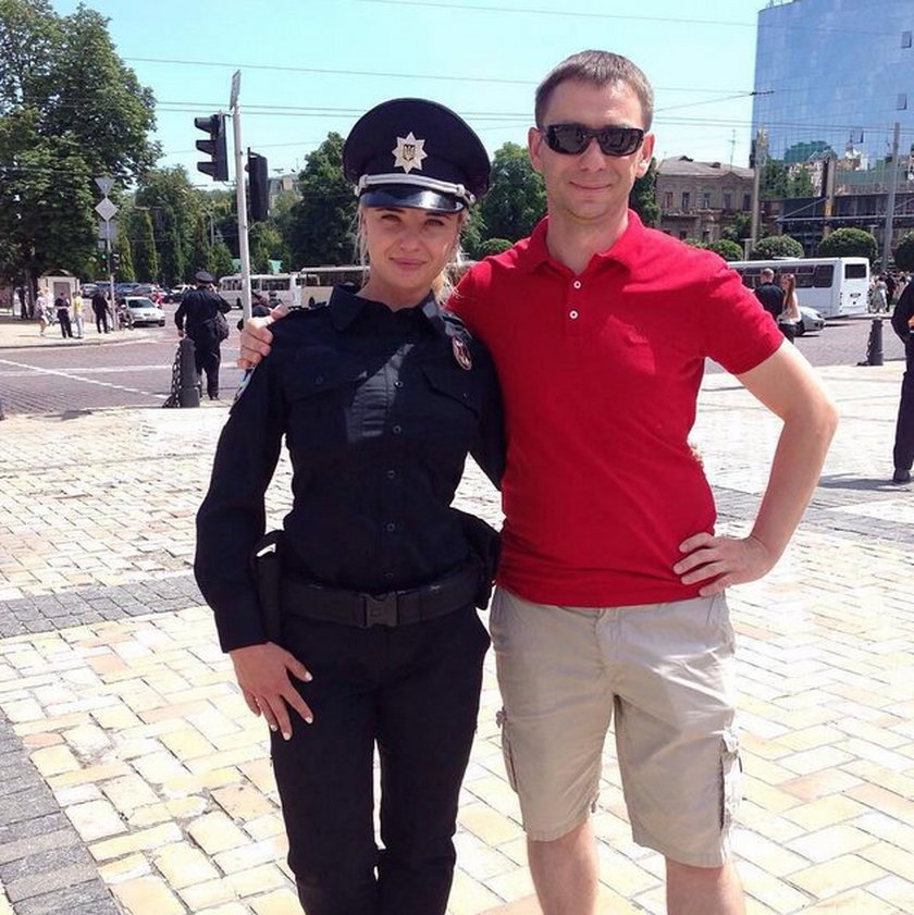 Każdy chce mieć zdjęcia z nowa policją