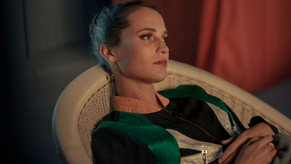 Alicia Vikander w serialu „Irma Vep